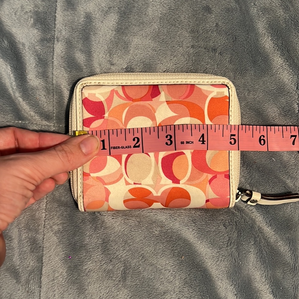 COACH Daisy Signature Kaleidoscope medium wallet - Picture 6 of 8